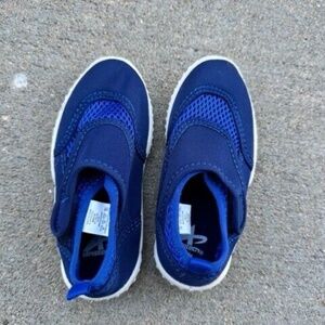 Water shoes. Toddler size 7/8. Swim, boat, river. Worn once.